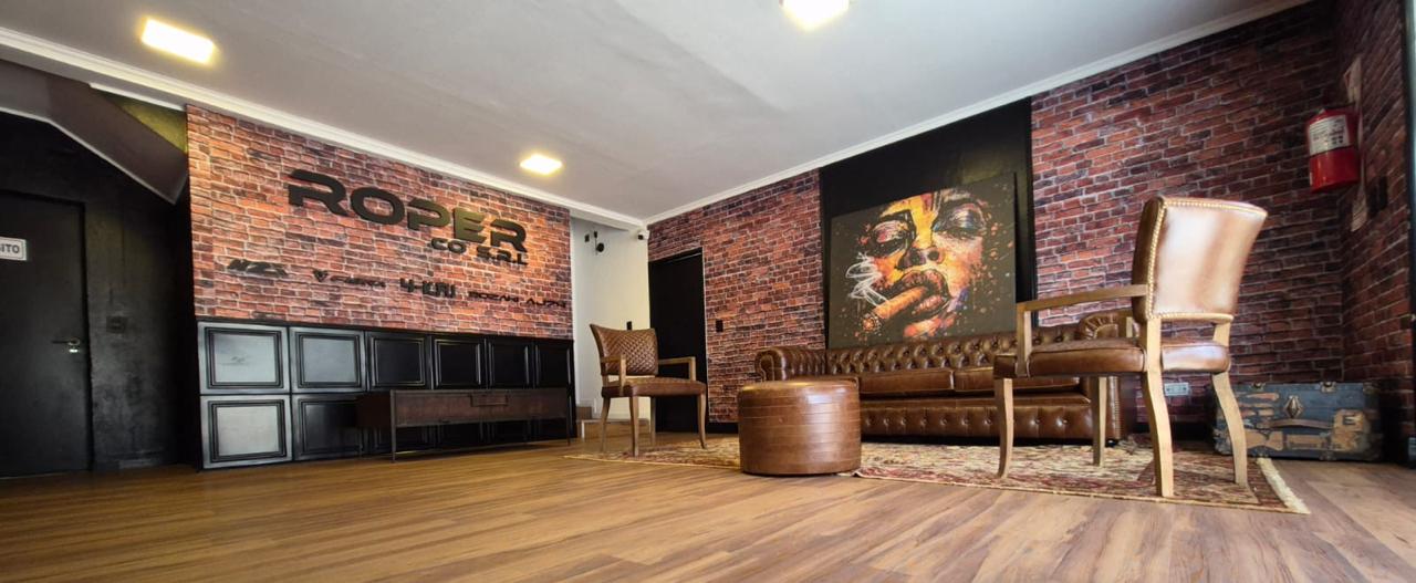 Showroom ROPER CO